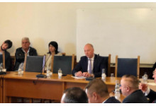 Министър Росен Желязков: Обществото приема политиката за колани в автобусите и очаква инициативи в тази посока