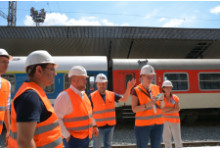 Красимир Папукчийски проверява ремонтните дейности на жп гара Стара Загора