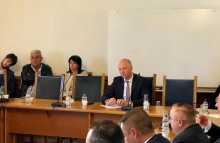 Министър Росен Желязков: Обществото приема политиката за колани в автобусите и очаква инициативи в тази посока