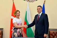 More trains between Plovdiv and Edirne and a second railway crossing with Turkey were discussed by Minister Gvozdeykov and Ambassador Aylin Sekizkok