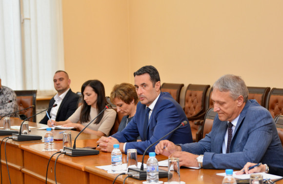Министър Георги Гвоздейков обсъди с бранша развитието на товарните и автобусни превози 