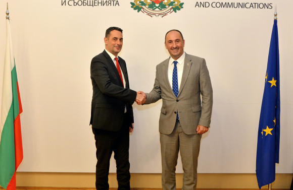Министър Гвоздейков и косовският му колега Либурн Алиу обсъдиха транспортната свързаност и превозите на товари