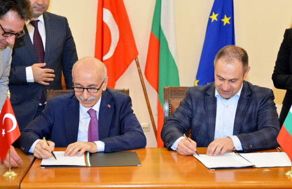 България и Турция договориха увеличение на разрешителните за автомобилните превози на товари